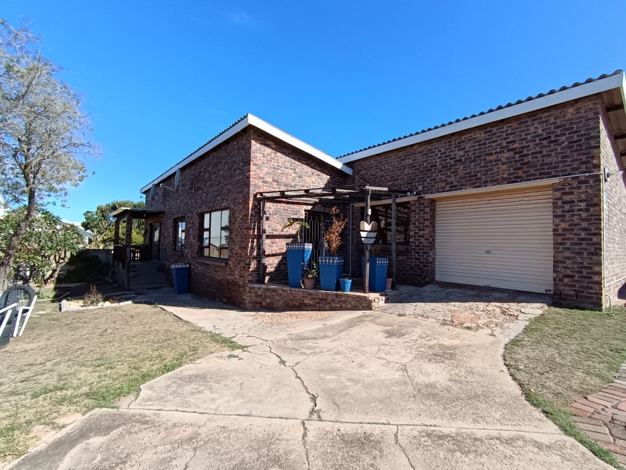 3 Bedroom Property for Sale in Wavecrest Eastern Cape